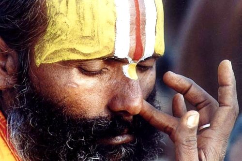 pranayama uomo indiano